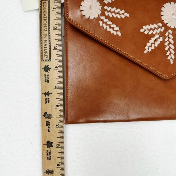 Brown and Cream Floral Pattern Clutch - Picture 7 of 8